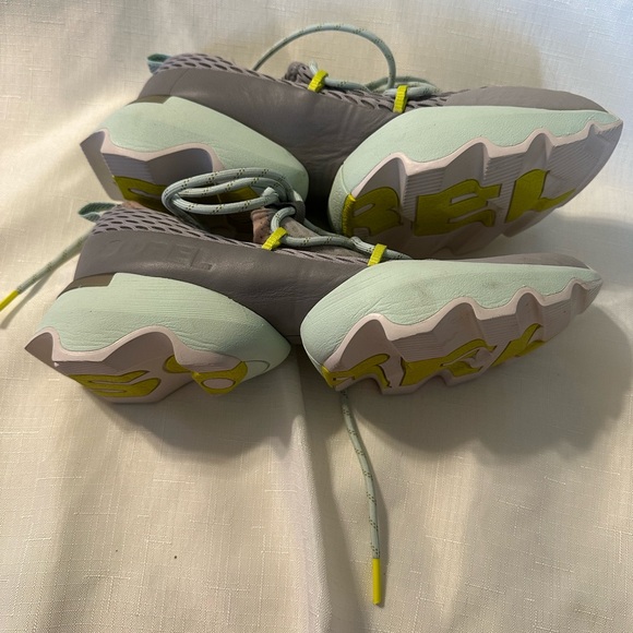 Sorel Sneakers Size 8 - Picture 4 of 6